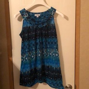 Sleeveless top with Braided neck,  Flared  sides.